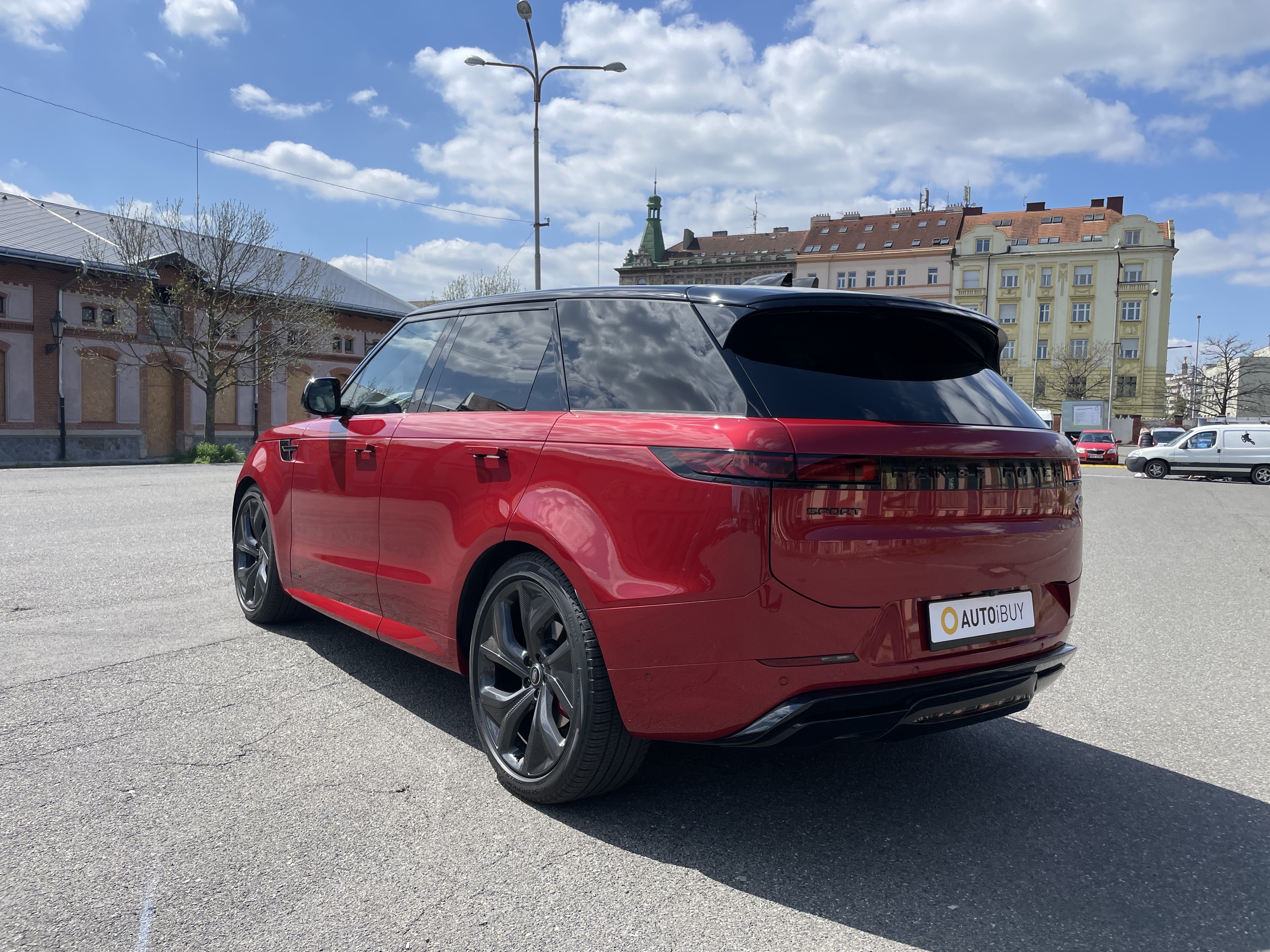 Range Rover Sport D350 AWD Autobiography | nový model skladem | české auto po prvním majiteli | nafta 350 koní | luxusní SUV | auto ihned k předání | nákup online na AUTOiBUY.com